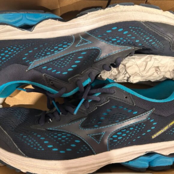Mizuno Running Shoes (Size 10.5) - Picture 1 of 6